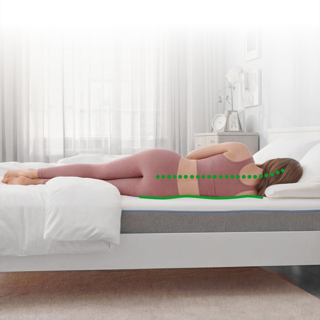 Dailydream Model M Topper auf einem Bett im Schlafzimmer