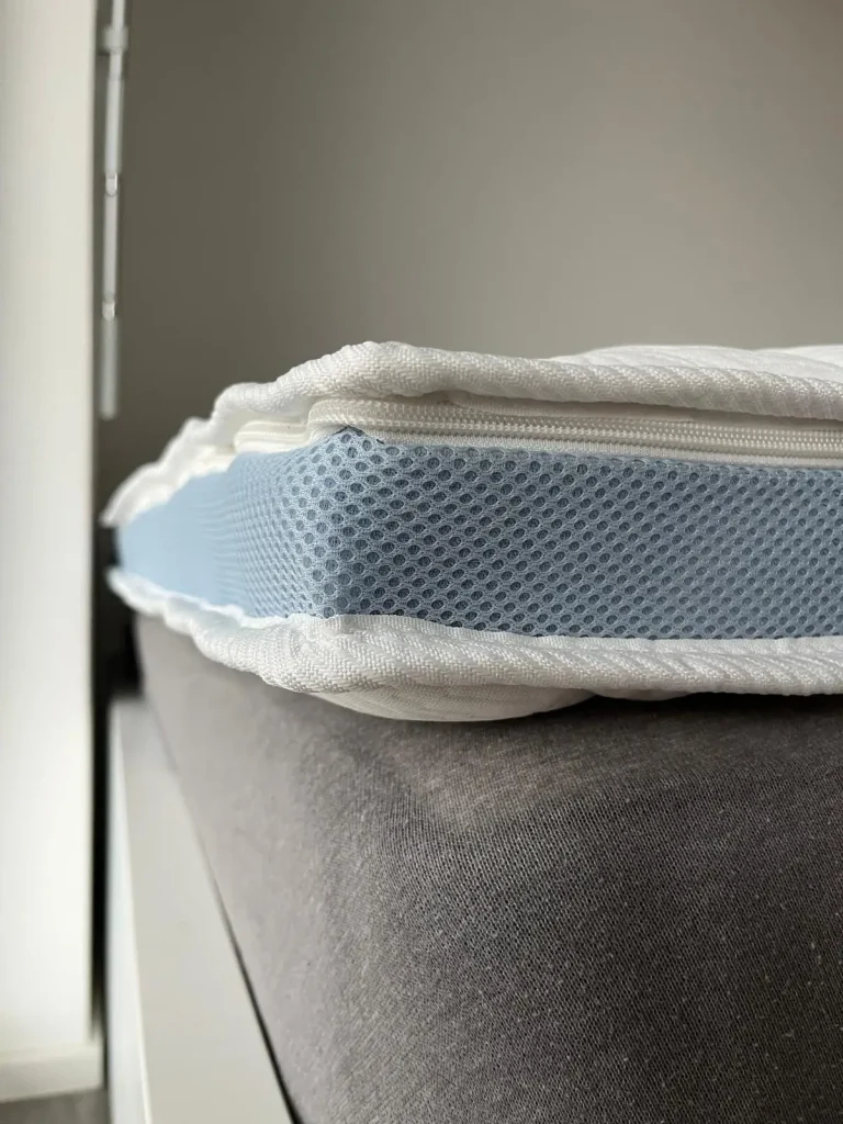 Bodyflex Premium-Topper Gelschaum – Querschnitt mit den einzelnen Schaumschichten
