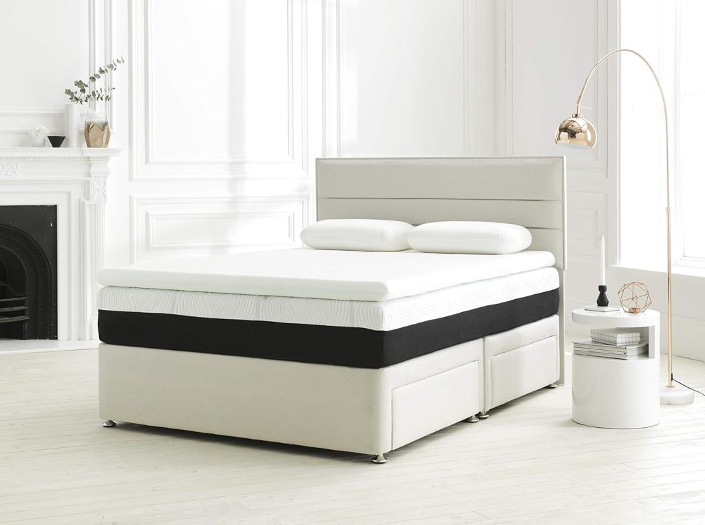 Octaspring (Dormeo) Octasmart Plus Topper im eingerichteten Schlafzimmer
