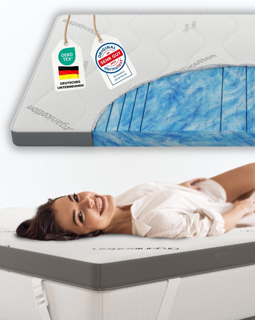 nøvera Duo Pro Organic Matratzentopper auf einem Bett im Schlafzimmer