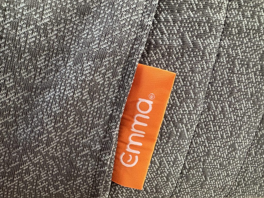 Grau gewebter Seitenstoff der Emma Original Pro mit Emma-Etikett