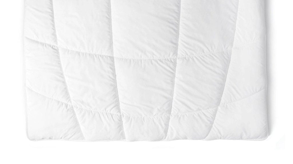 Home by TEMPUR Luxe Duo-Decke - Nahaufnahme der gesteppten Oberfläche