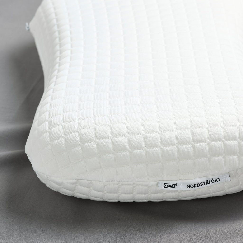 IKEA NORDSTÅLÖRT Kissen – Nahaufnahme der Kante mit Etikett