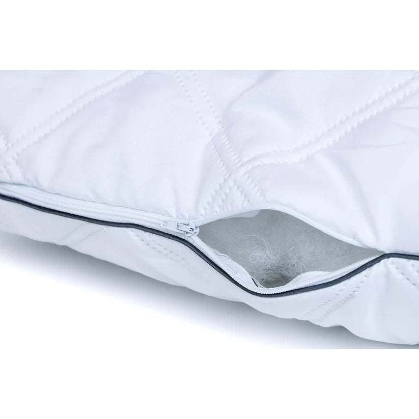 Zelesta WonderPillow Kopfkissen – geöffneter Reißverschluss mit Blick auf die Füllung