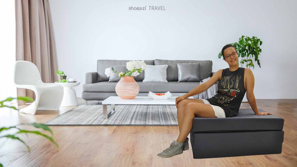 shogazi TRAVEL Faltmatratze – als Sitzgelegenheit im Wohnzimmer