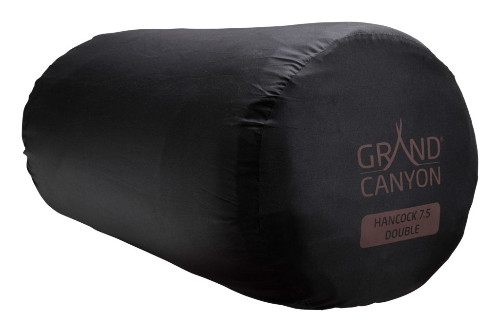 Grand Canyon Hancock 7.5 Double – zusammengerollt im schwarzen Packsack