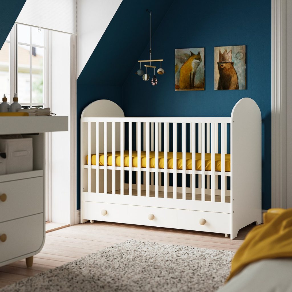IKEA GONATT Babybett mit Schubfach im Kinderzimmer