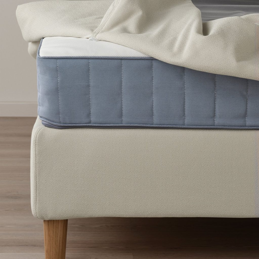 IKEA HEMFJÄLLET Boxspringbett – Matratze auf dem Unterbau mit Bezug in Hellbeige