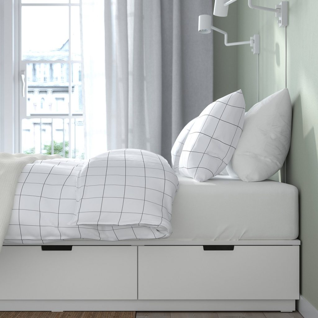 IKEA NORDLI Bettgestell mit Schubladen unter dem Fenster