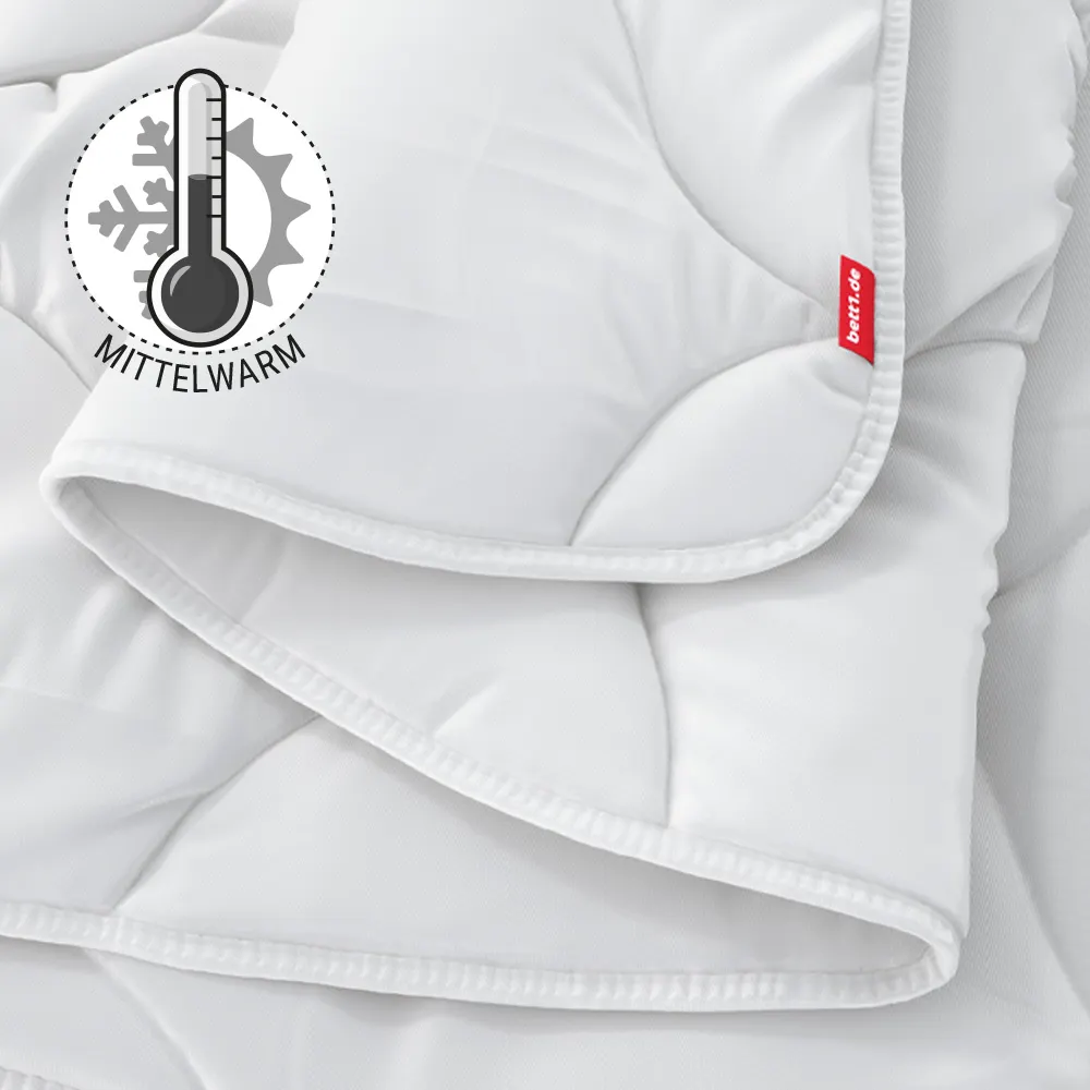 bett1 BODYGUARD Ganzjahresdecke mittelwarm – Nahaufnahme der Steppung mit Wärmegrad-Symbol