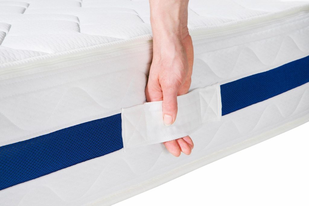 Breckle Memory Pur Matratze – Hand am Wendegriff