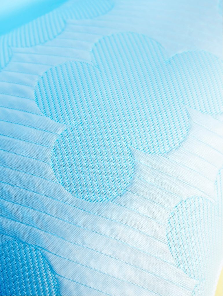 Cloudpillo Plus – Nahaufnahme des Bezugs mit Wolkenmuster