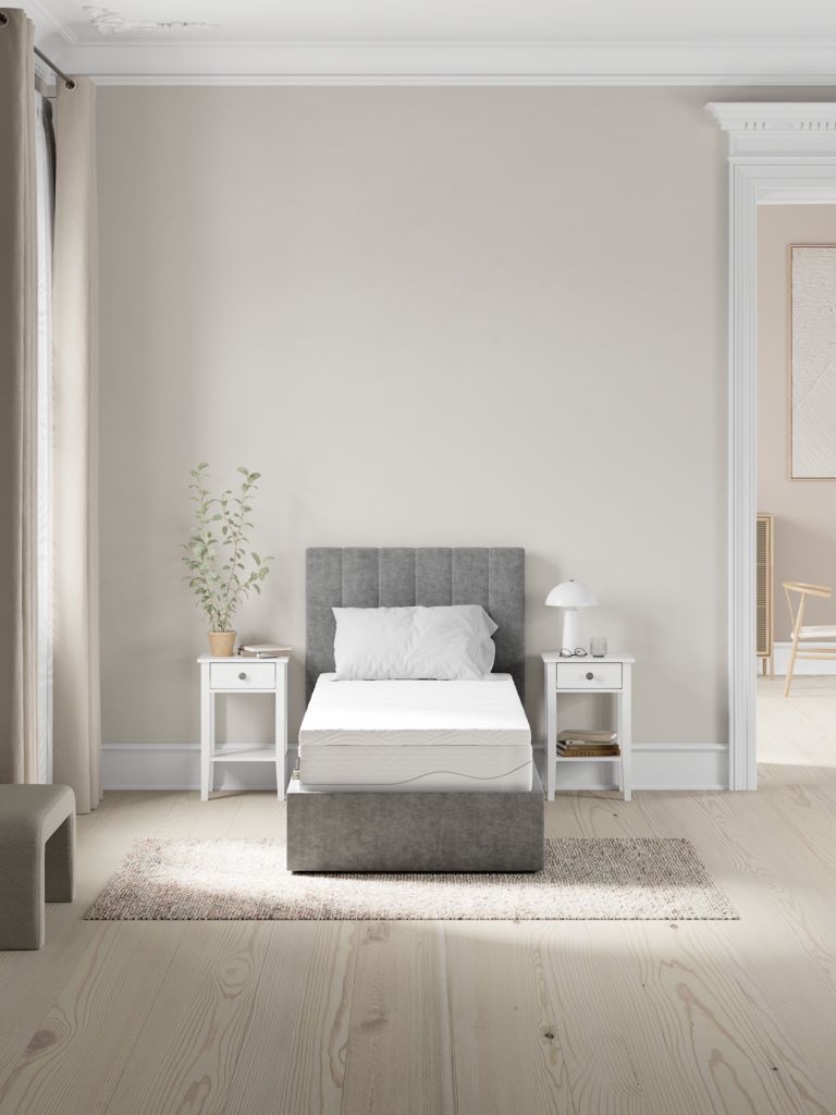 JYSK GURSKEN Topper auf einem Einzelbett im Schlafzimmer
