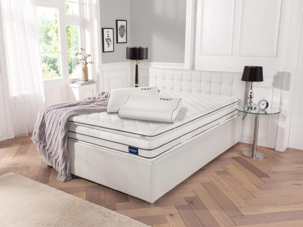 MLILY Touch Komfortschaumtopper auf einem Bett im Schlafzimmer