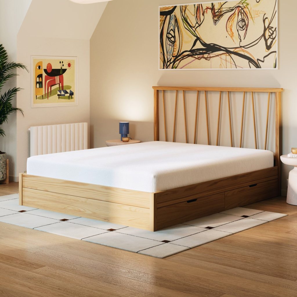 Slome Hybrid H3 Matratze Essential auf Bett mit Schubladen, Schrägansicht