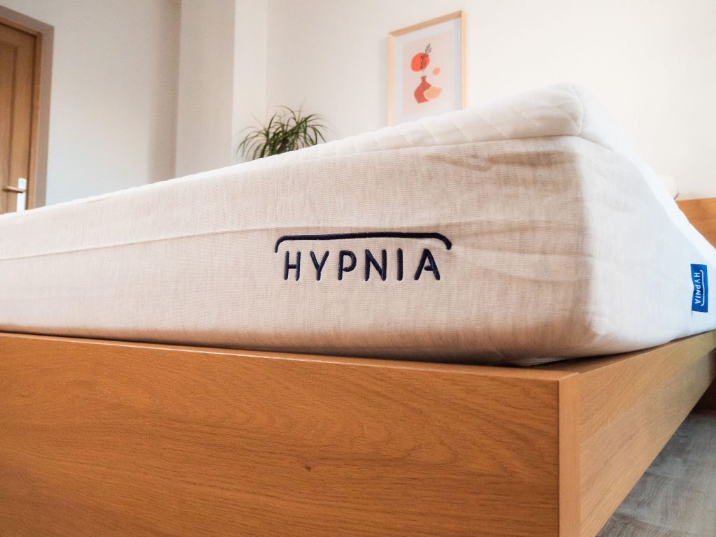 Ecke der Slome Hybrid Original mit gesticktem Hypnia-Logo