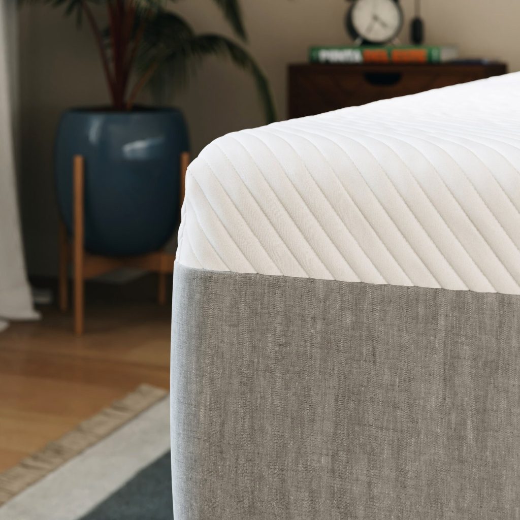 Slome Matratze H4 Komfort Premium – Nahaufnahme der Ecke mit grauem Seitenstoff
