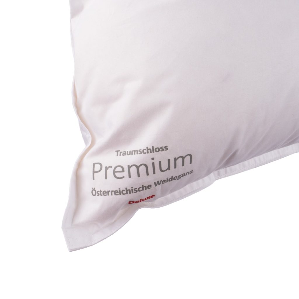Traumschloss Premium Deluxe Daunen Kopfkissen – Nahaufnahme des Aufdrucks