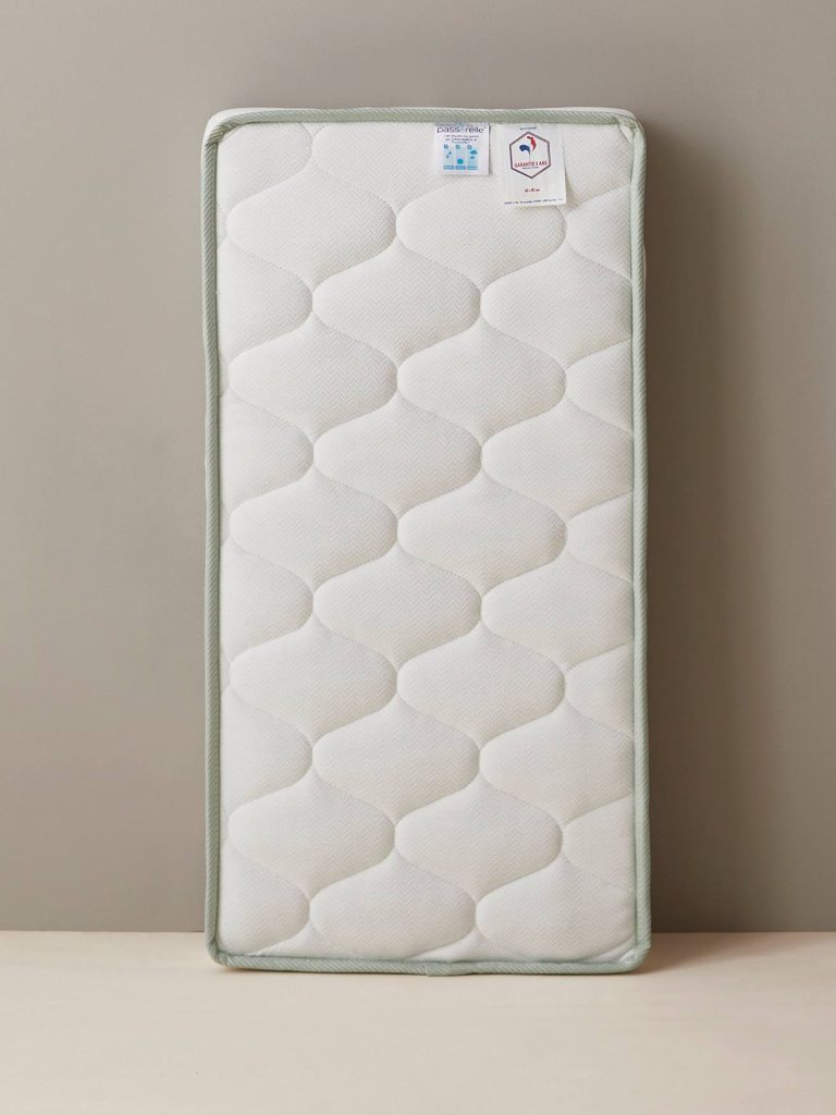 Vertbaudet Babymatratze mit Recyclingschaum, Liegefläche mit Etiketten