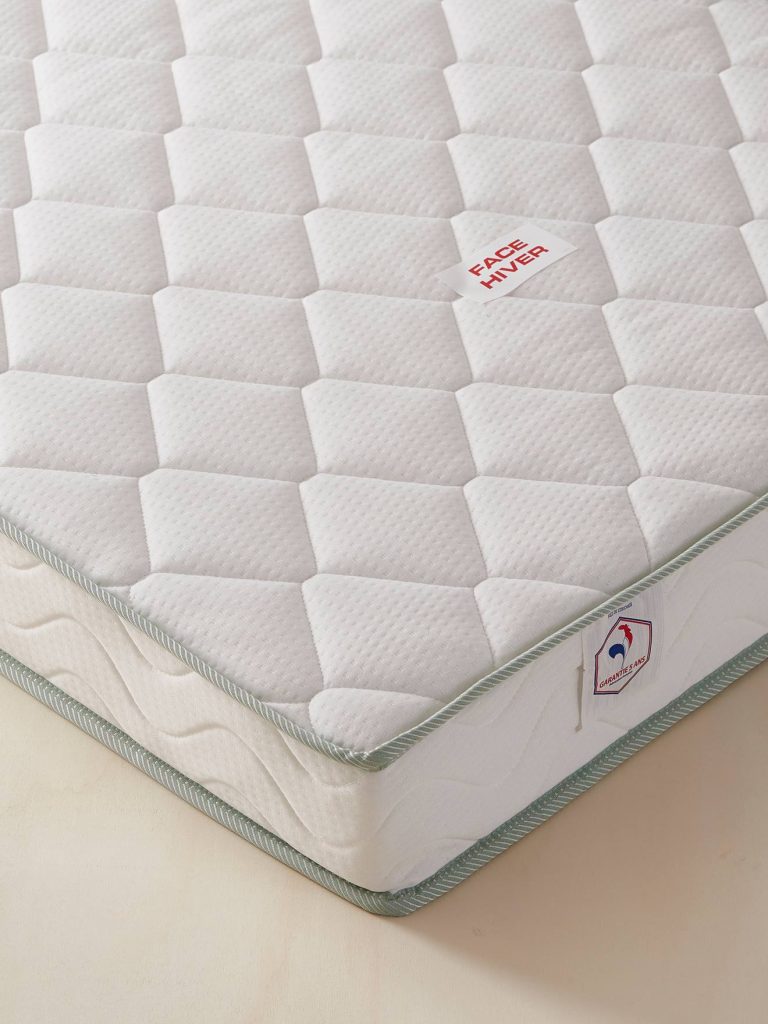 Vertbaudet Kinder-Schaumstoffmatratze mit Latex, Ecke mit Etikett der Winterseite
