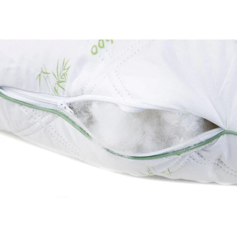 Geöffneter Reißverschluss am Zelesta BambooPillow mit sichtbarer Füllung