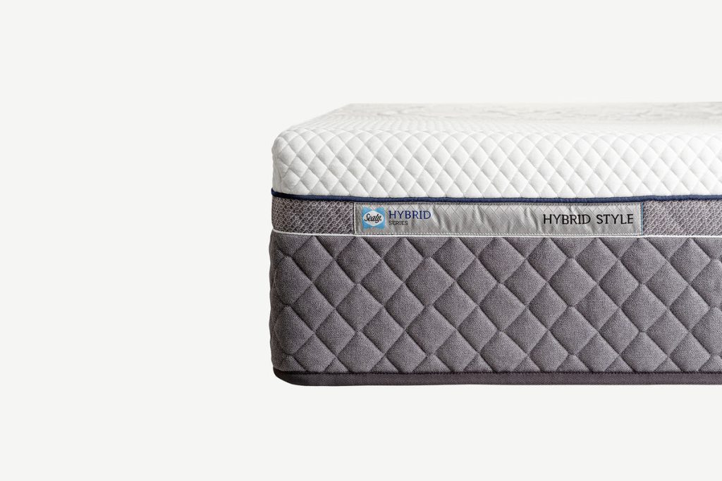 Sealy Hybrid Style – Seitenansicht mit grauem Bezug und Modellschild